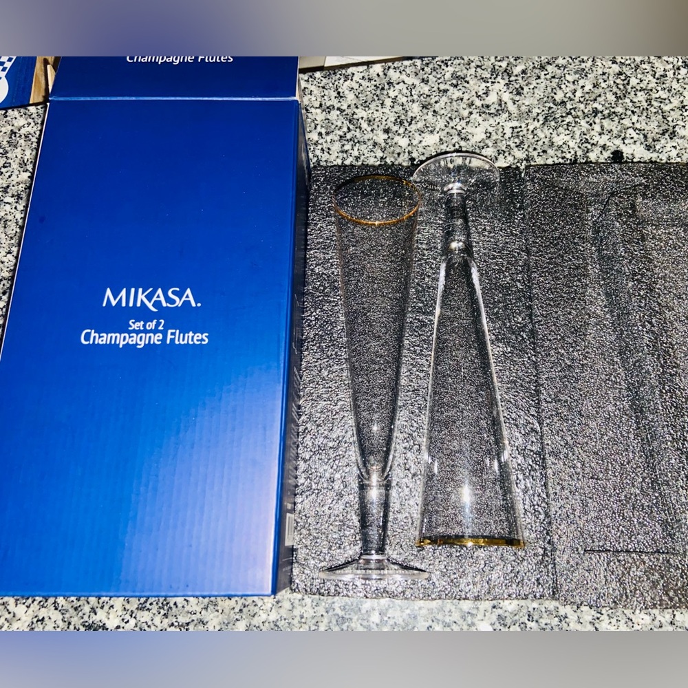 New Mikasa Gold Rim Champagne Flutes
